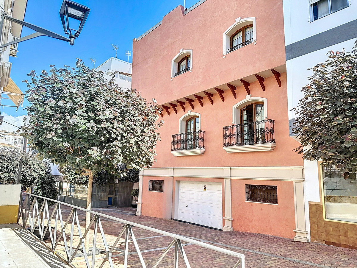 7 Bed Townhouse for sale in Estepona Costa Del Sol, Málaga, Spain