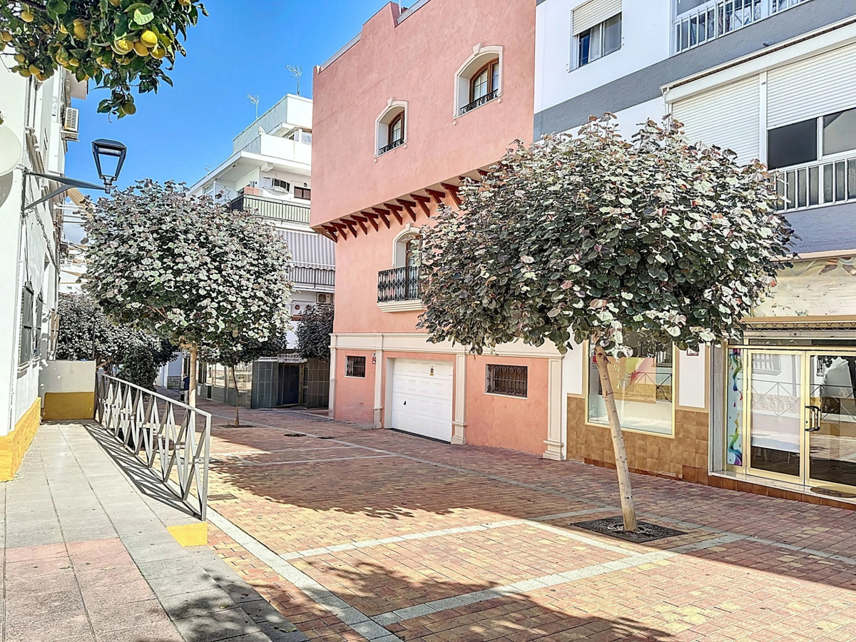 7 Bed Townhouse for sale in Estepona Costa Del Sol, Málaga, Spain