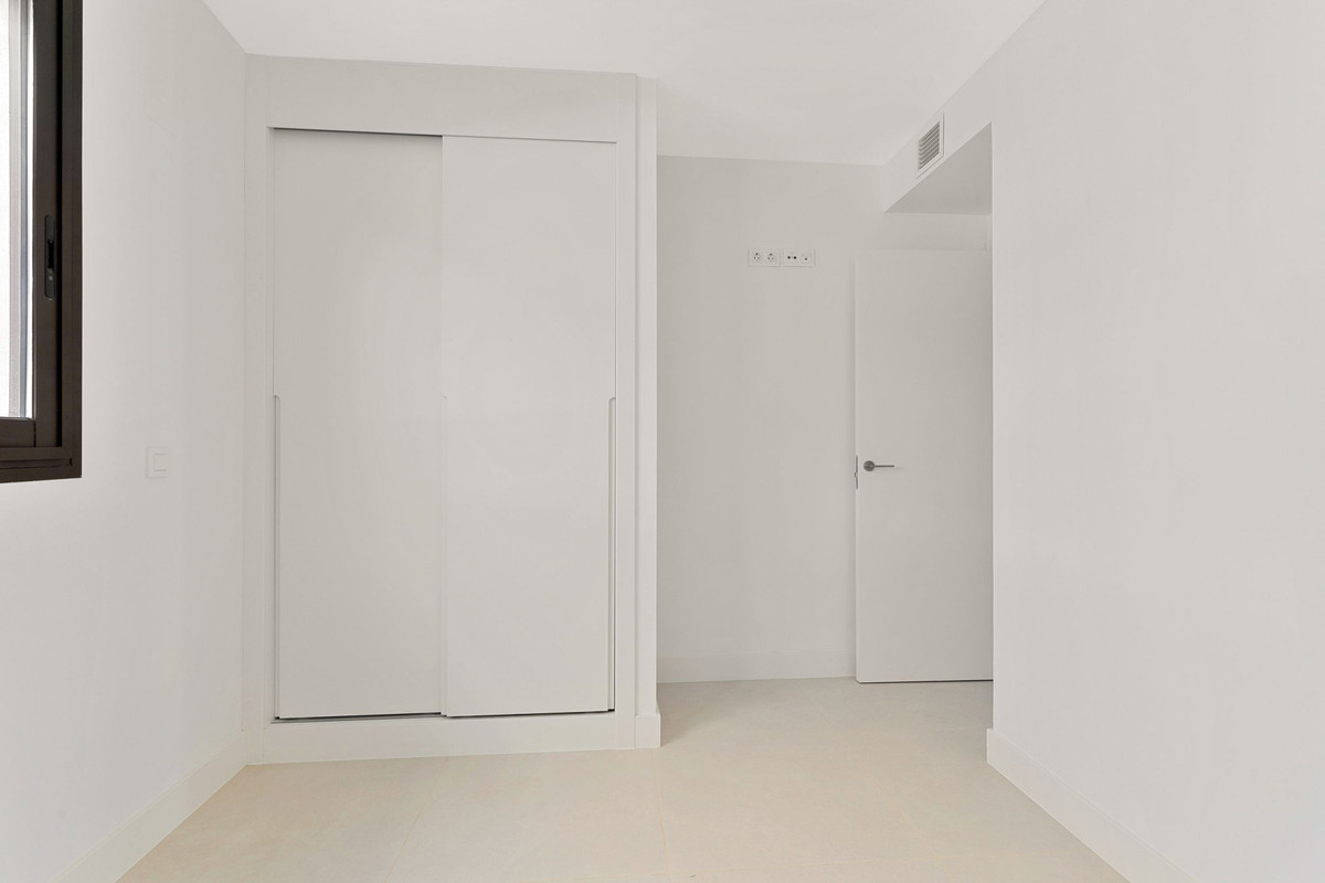 3 Bed Apartment for sale in Fuengirola Costa Del Sol, Málaga, Spain
