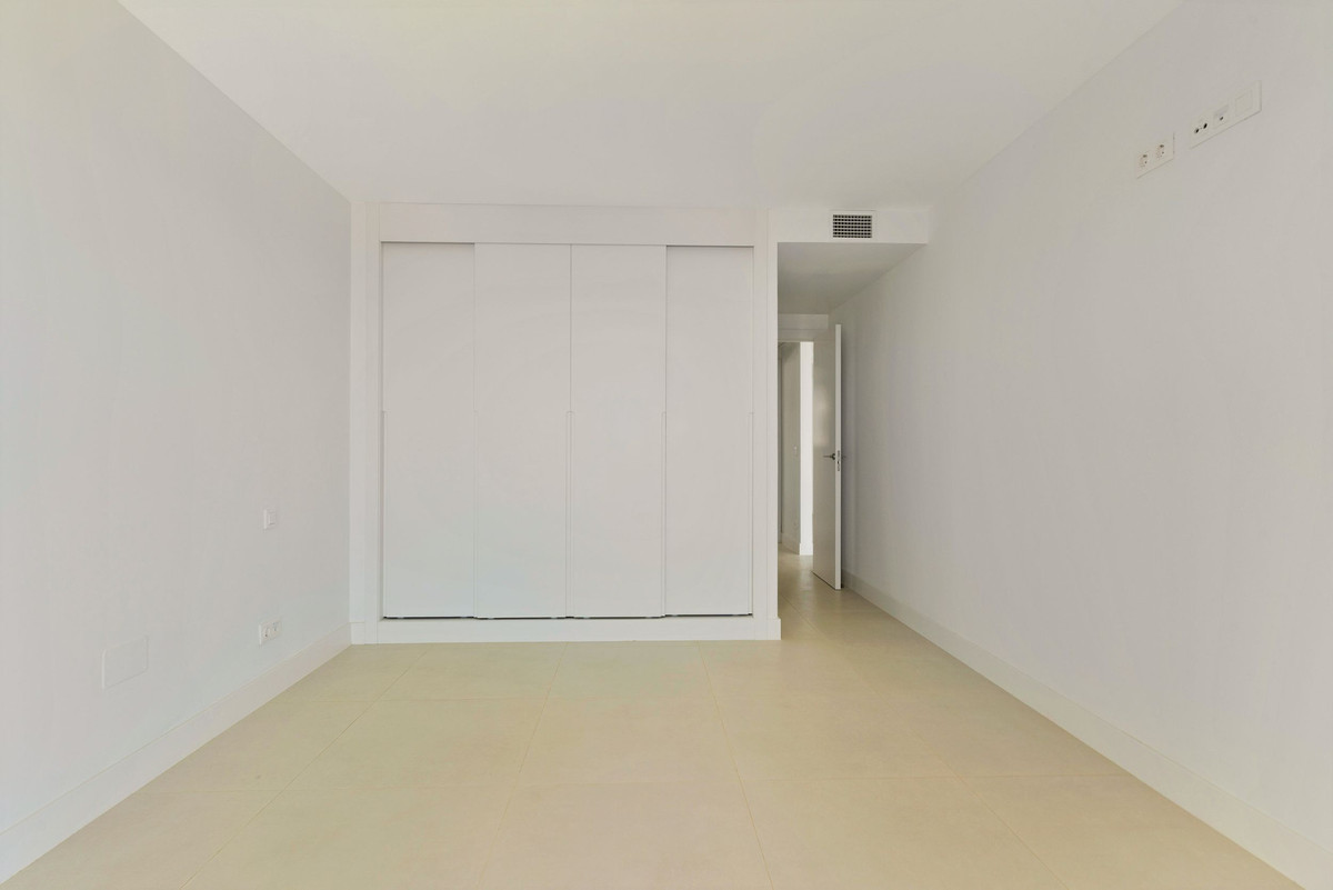 3 Bed Apartment for sale in Fuengirola Costa Del Sol, Málaga, Spain