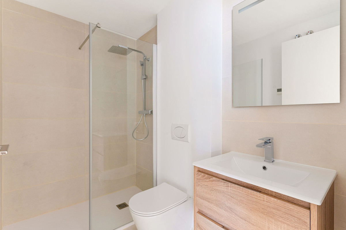 3 Bed Apartment for sale in Fuengirola Costa Del Sol, Málaga, Spain