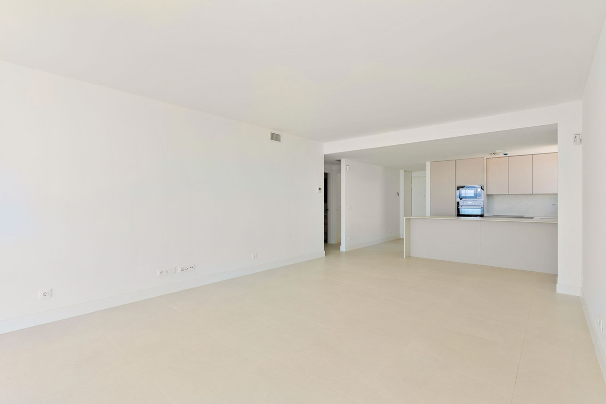 3 Bed Apartment for sale in Fuengirola Costa Del Sol, Málaga, Spain