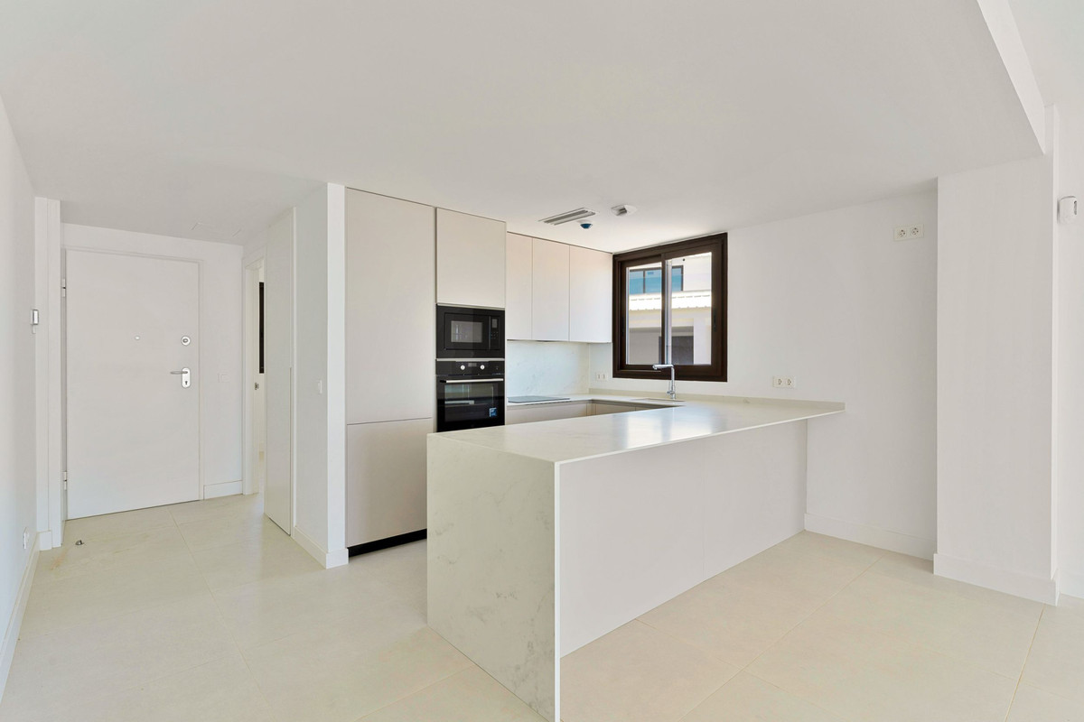 3 Bed Apartment for sale in Fuengirola Costa Del Sol, Málaga, Spain
