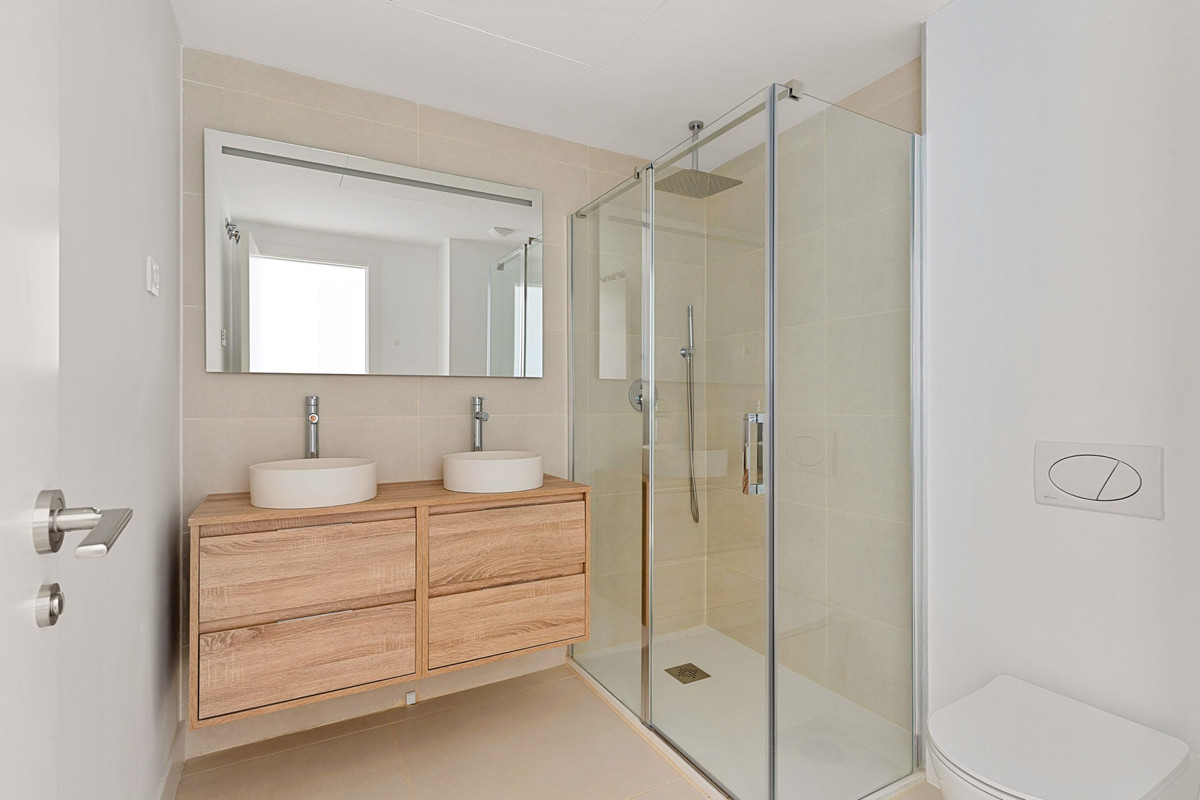 3 Bed Apartment for sale in Fuengirola Costa Del Sol, Málaga, Spain