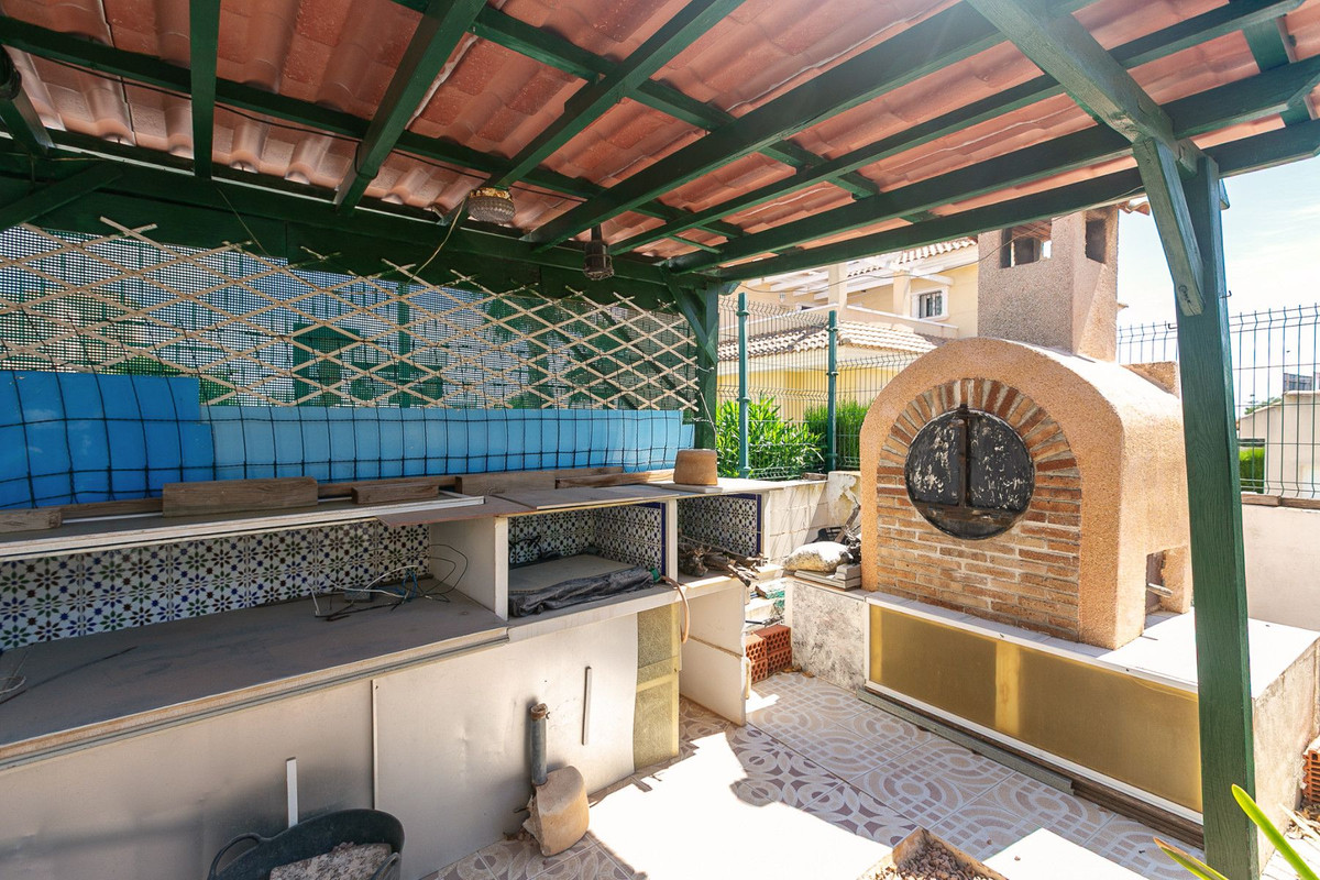 Se vende Villa - Chalet de 4 dormitorios en Costa Blanca, Alicante, España