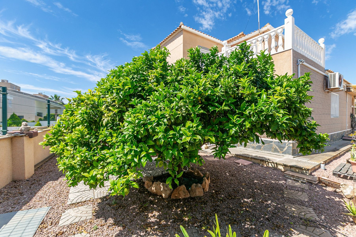 Se vende Villa - Chalet de 4 dormitorios en Costa Blanca, Alicante, España
