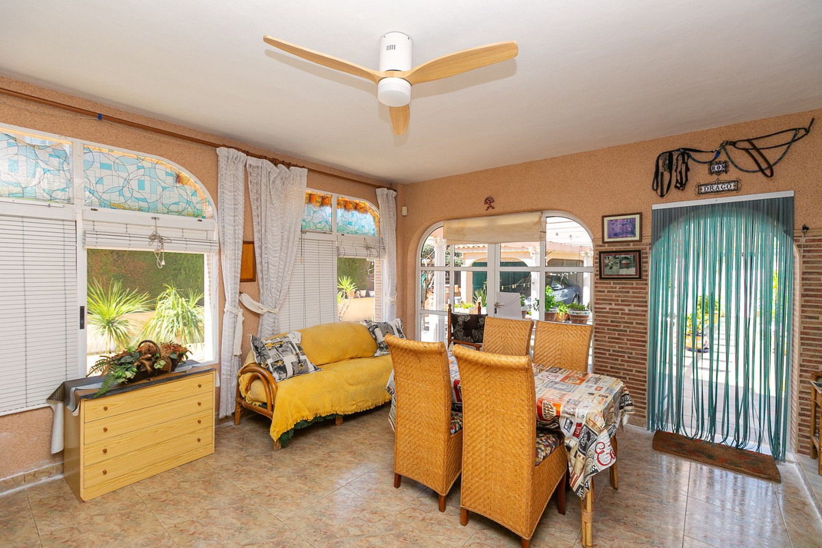 Se vende Villa - Chalet de 4 dormitorios en Costa Blanca, Alicante, España