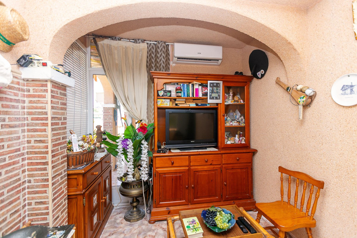 Se vende Villa - Chalet de 4 dormitorios en Costa Blanca, Alicante, España