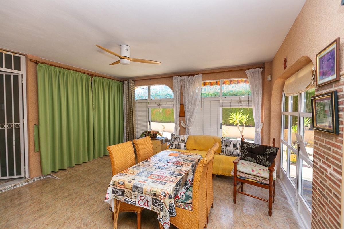 Se vende Villa - Chalet de 4 dormitorios en Costa Blanca, Alicante, España