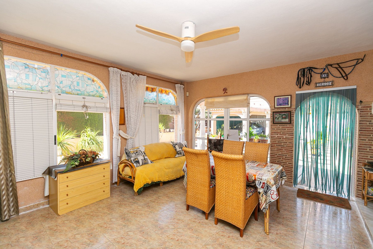 Se vende Villa - Chalet de 4 dormitorios en Costa Blanca, Alicante, España