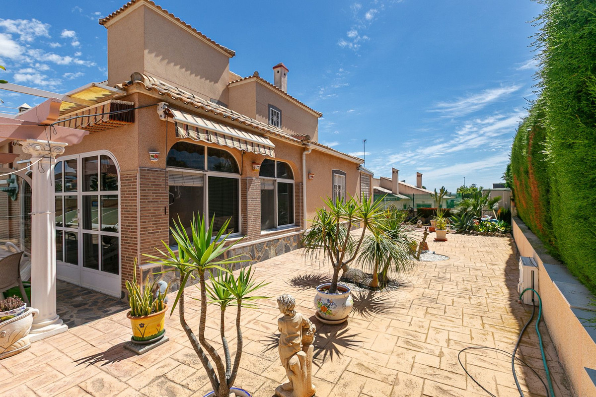 Se vende Villa - Chalet de 4 dormitorios en Costa Blanca, Alicante, España