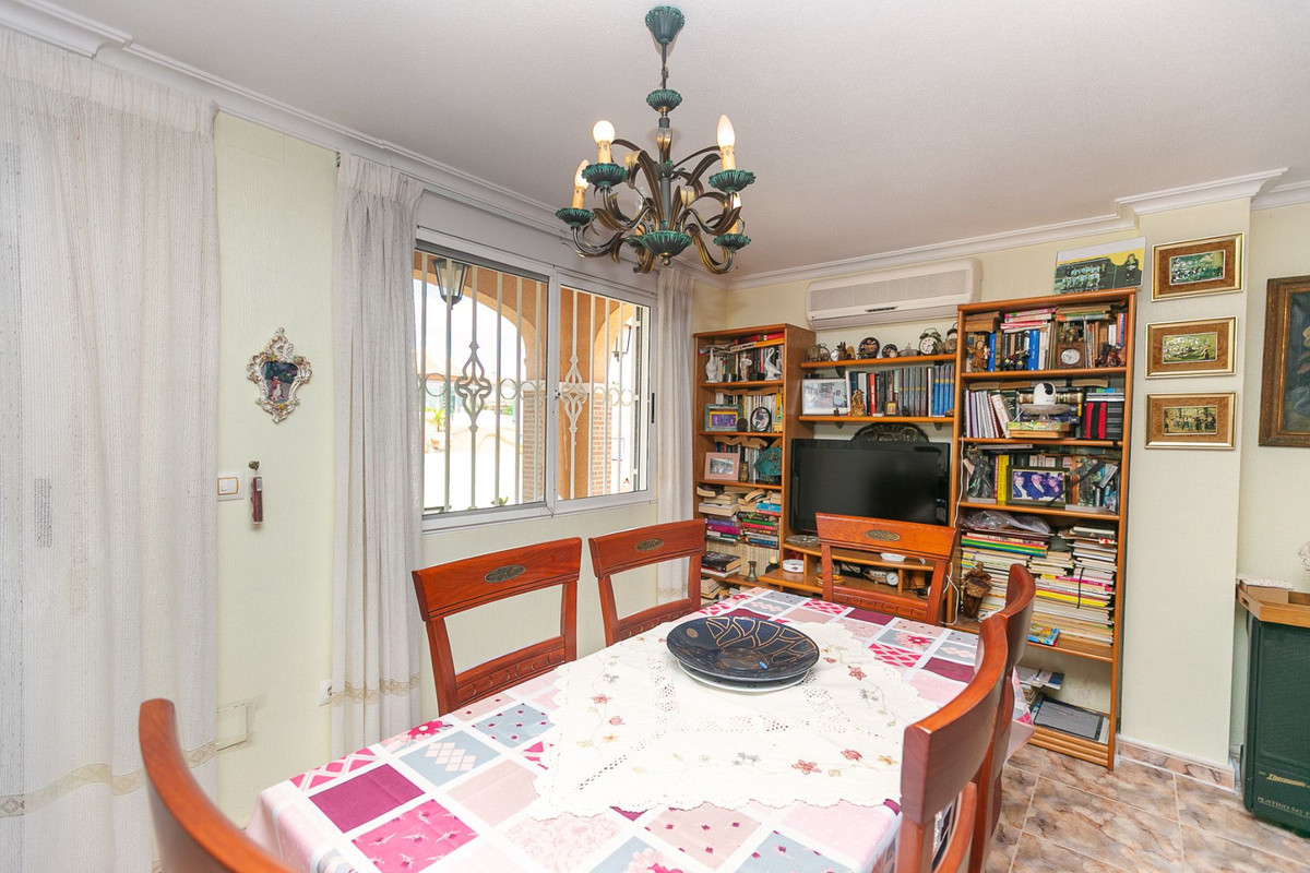 Se vende Villa - Chalet de 4 dormitorios en Costa Blanca, Alicante, España