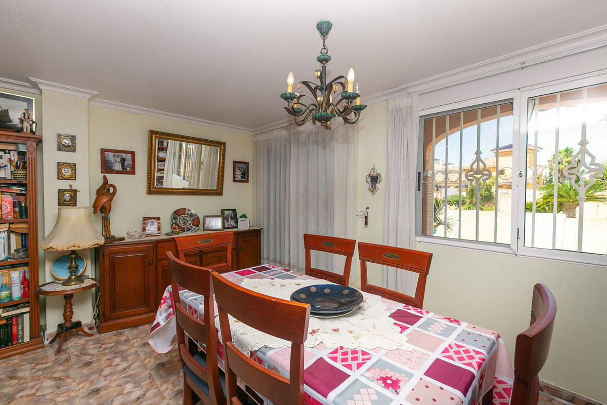 Se vende Villa - Chalet de 4 dormitorios en Costa Blanca, Alicante, España
