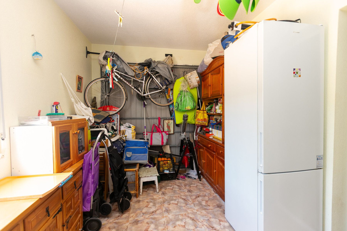 Se vende Villa - Chalet de 4 dormitorios en Costa Blanca, Alicante, España