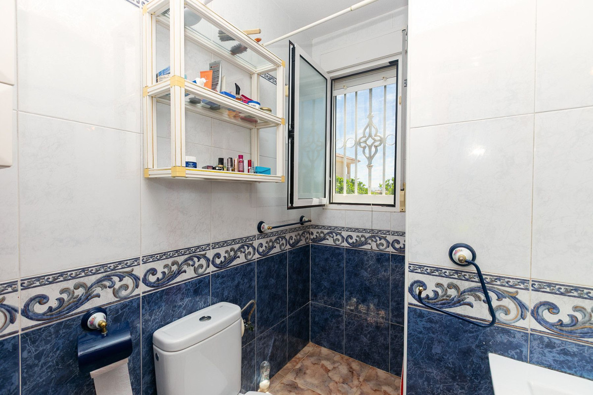 Se vende Villa - Chalet de 4 dormitorios en Costa Blanca, Alicante, España