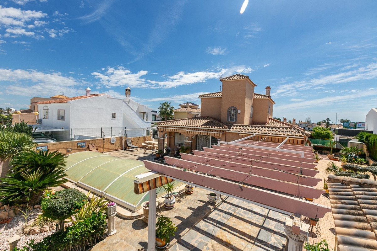 Se vende Villa - Chalet de 4 dormitorios en Costa Blanca, Alicante, España