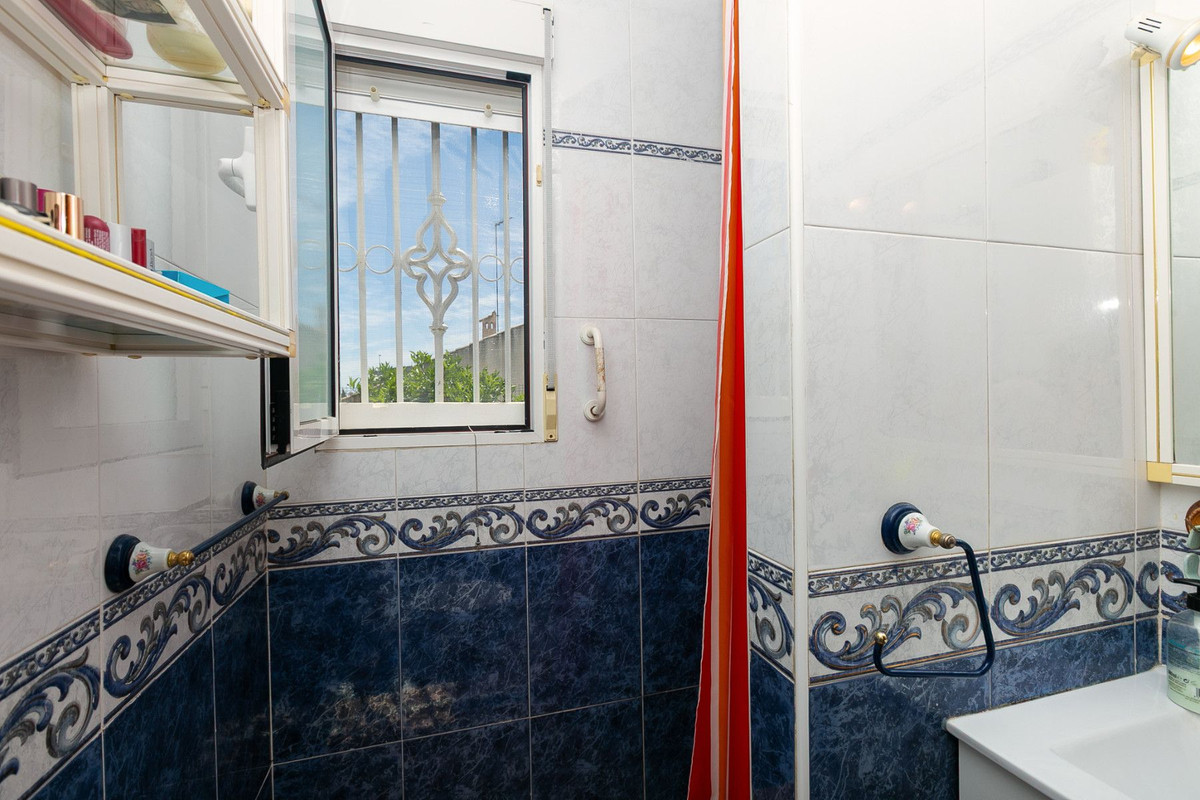 Se vende Villa - Chalet de 4 dormitorios en Costa Blanca, Alicante, España