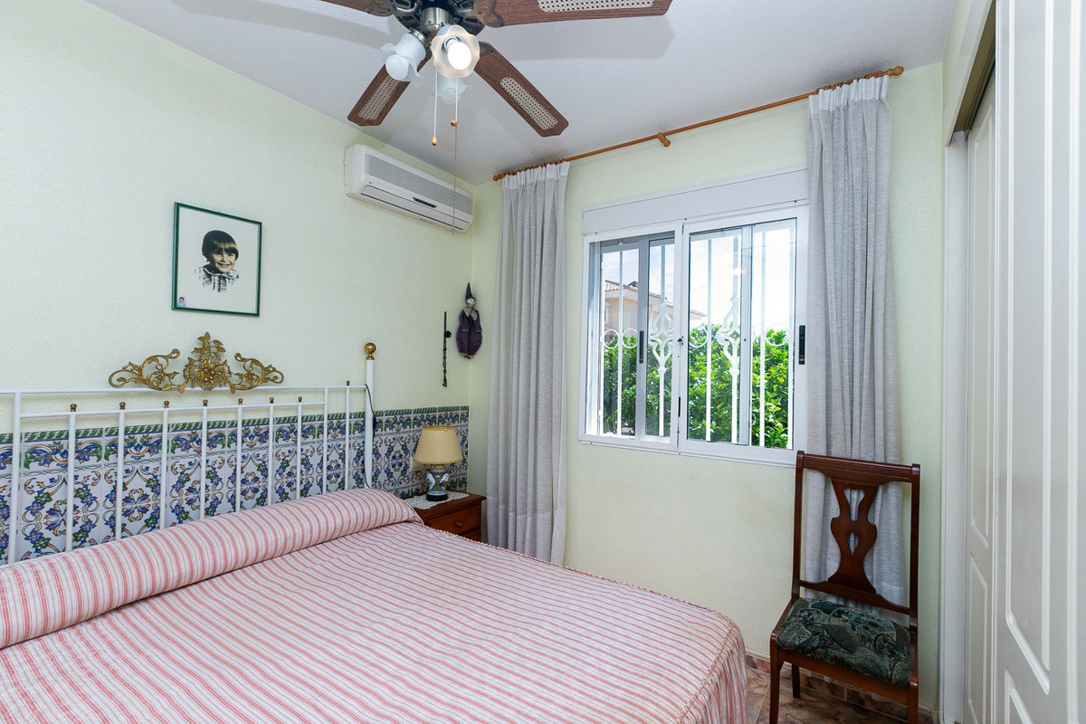 Se vende Villa - Chalet de 4 dormitorios en Costa Blanca, Alicante, España