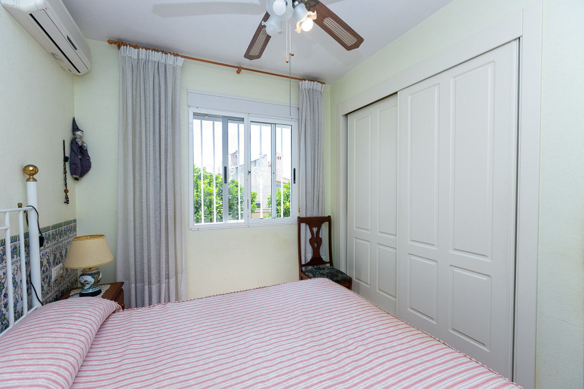 Se vende Villa - Chalet de 4 dormitorios en Costa Blanca, Alicante, España
