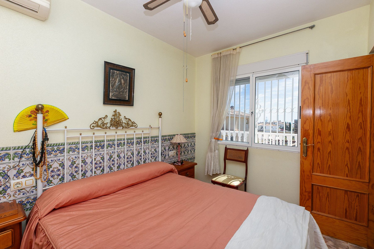 Se vende Villa - Chalet de 4 dormitorios en Costa Blanca, Alicante, España