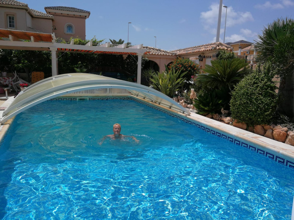 Se vende Villa - Chalet de 4 dormitorios en Costa Blanca, Alicante, España