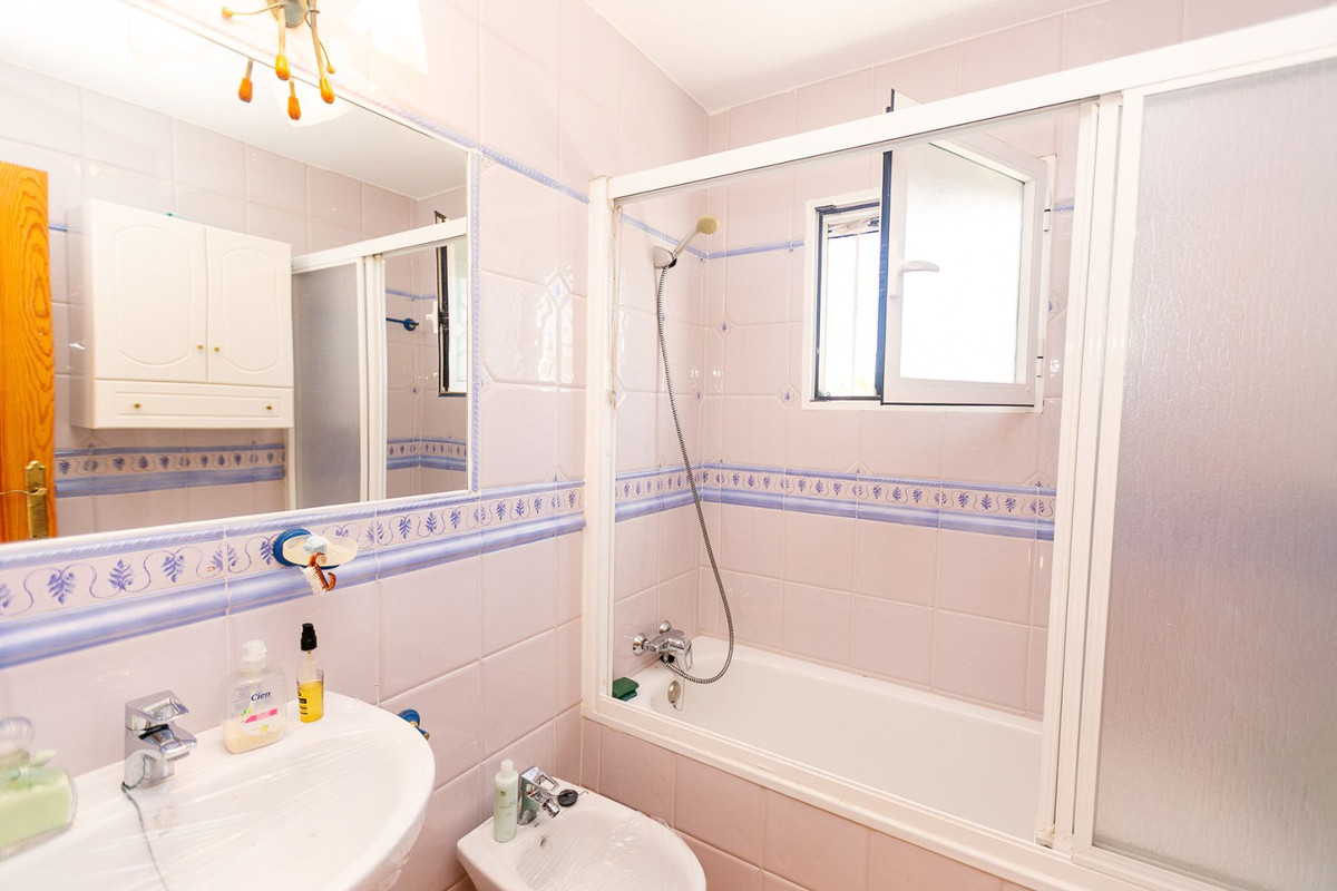 Se vende Villa - Chalet de 4 dormitorios en Costa Blanca, Alicante, España