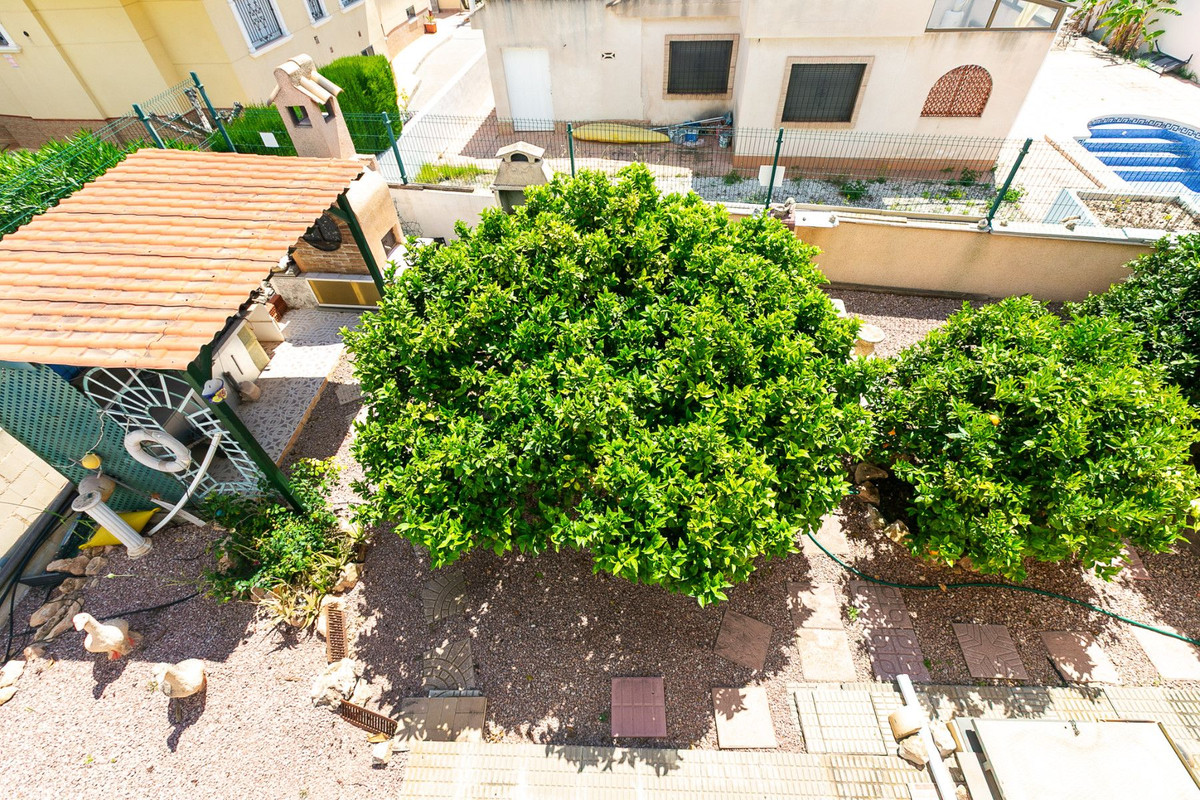 Se vende Villa - Chalet de 4 dormitorios en Costa Blanca, Alicante, España