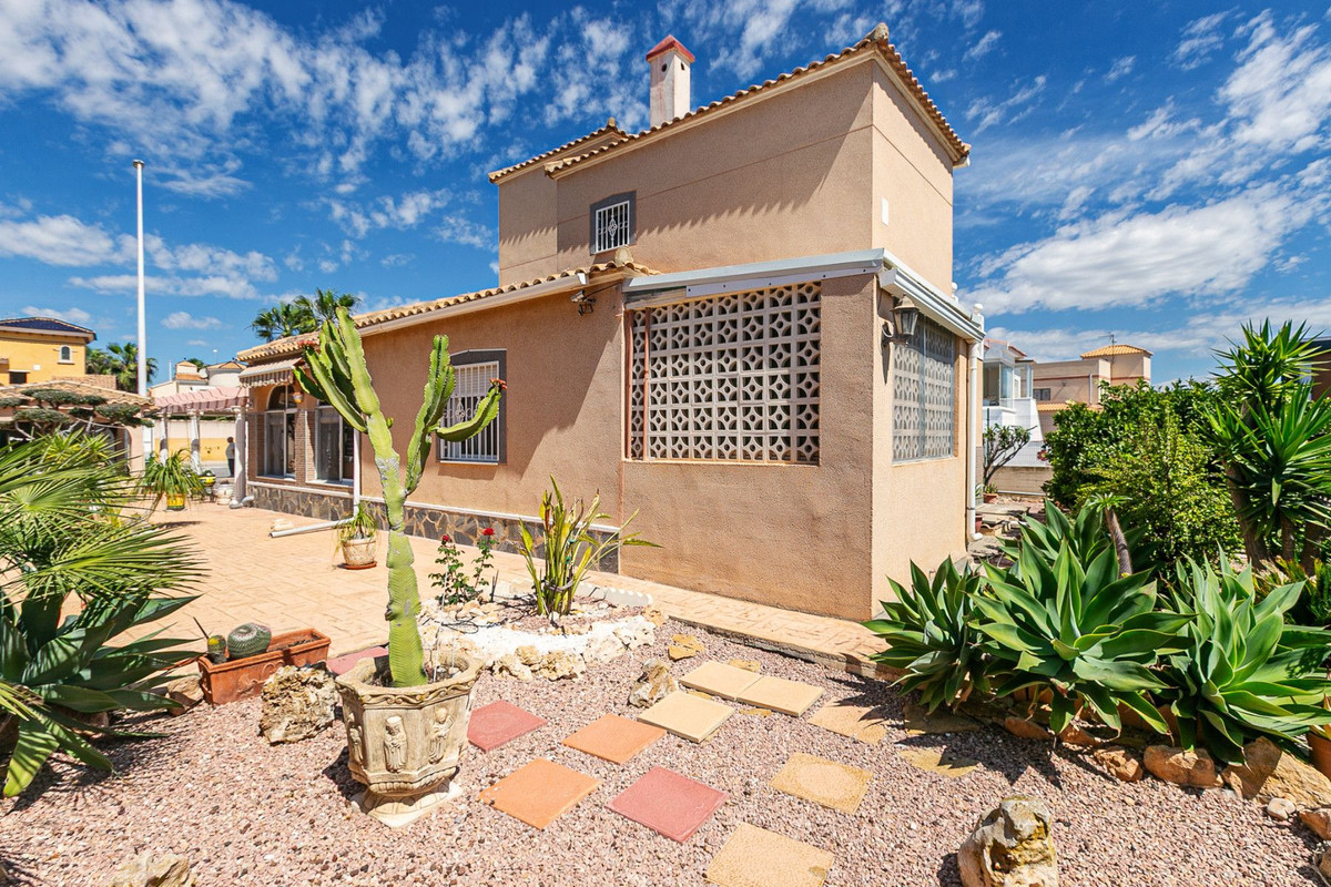 Se vende Villa - Chalet de 4 dormitorios en Costa Blanca, Alicante, España