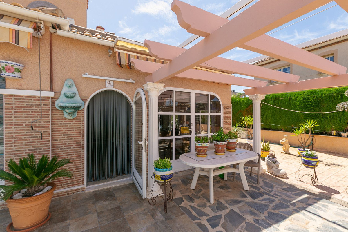 Se vende Villa - Chalet de 4 dormitorios en Costa Blanca, Alicante, España