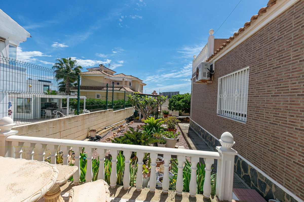 Se vende Villa - Chalet de 4 dormitorios en Costa Blanca, Alicante, España