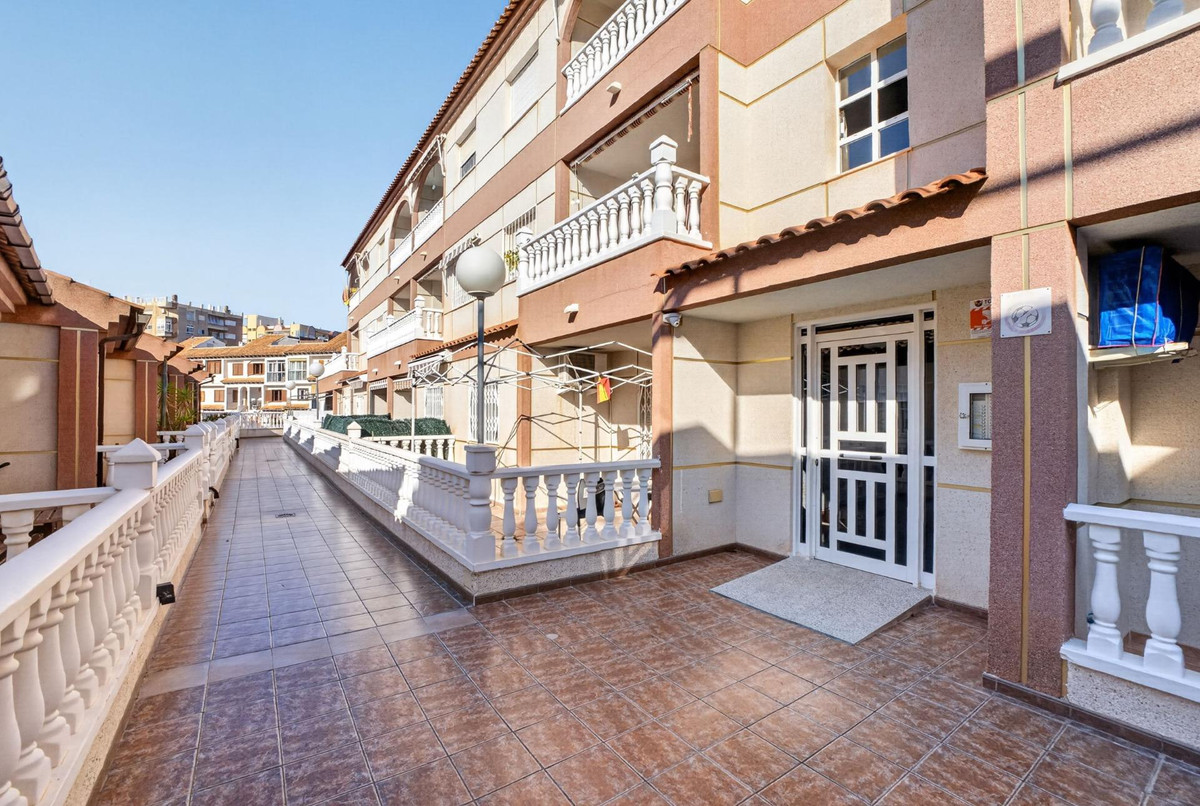 Se vende Apartamento Planta Baja de 2 dormitorios en Costa Blanca, Alicante, España
