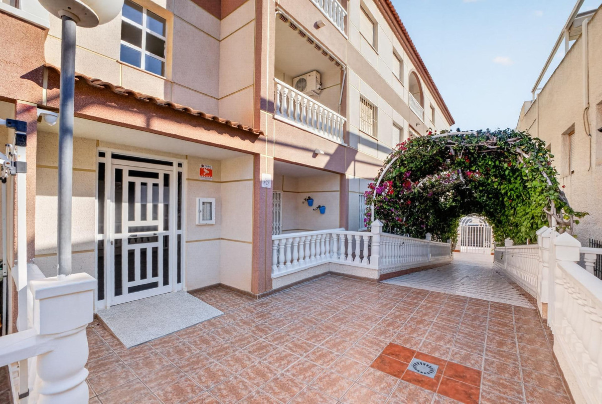 Se vende Apartamento Planta Baja de 2 dormitorios en Costa Blanca, Alicante, España