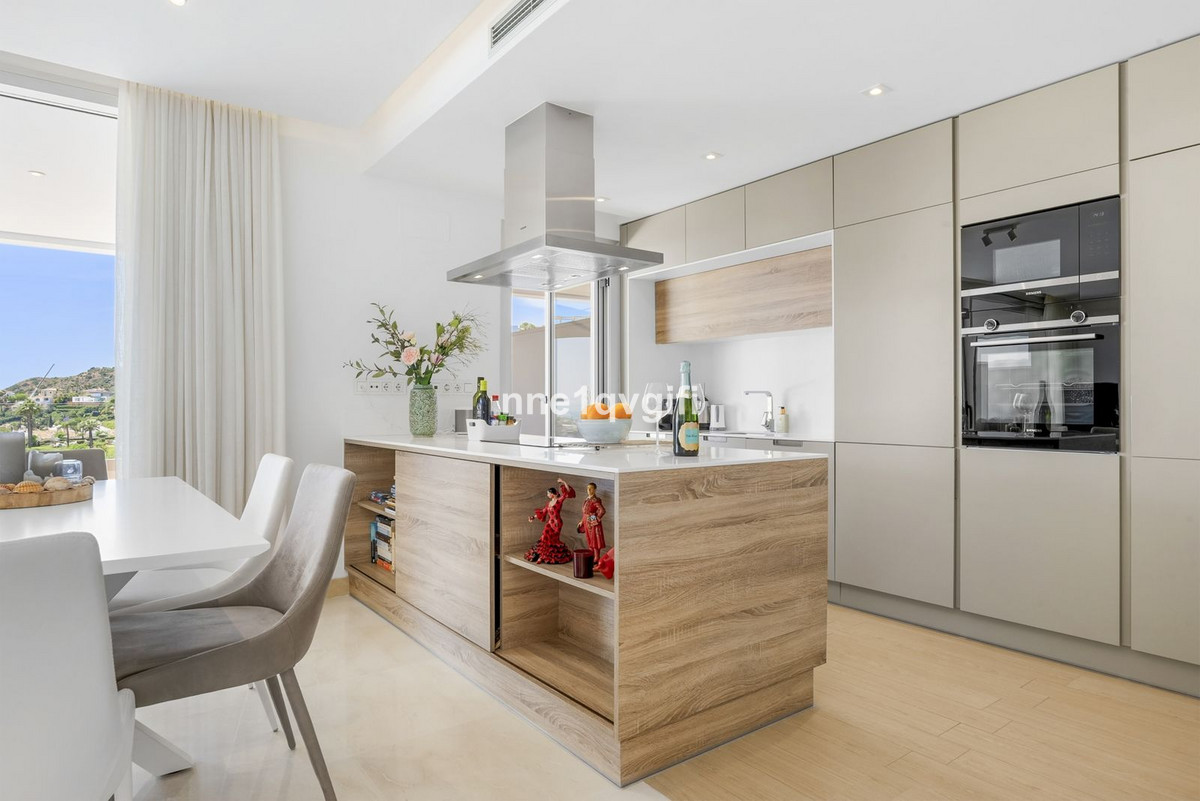 3 Bed Apartment for sale in Benahavís Costa Del Sol, Málaga, Spain
