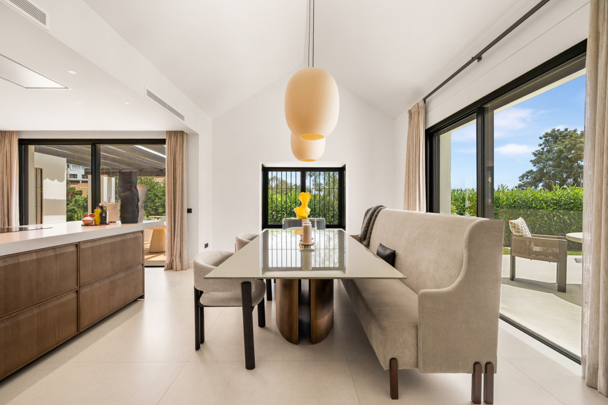 4 Bed Townhouse for sale in The Golden Mile Costa Del Sol, Málaga, Spain