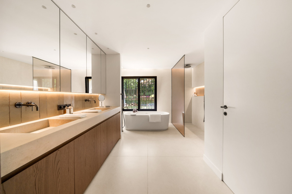 4 Bed Townhouse for sale in The Golden Mile Costa Del Sol, Málaga, Spain