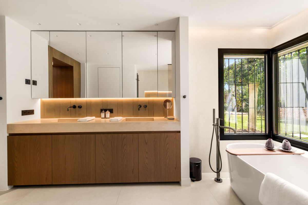 4 Bed Townhouse for sale in The Golden Mile Costa Del Sol, Málaga, Spain