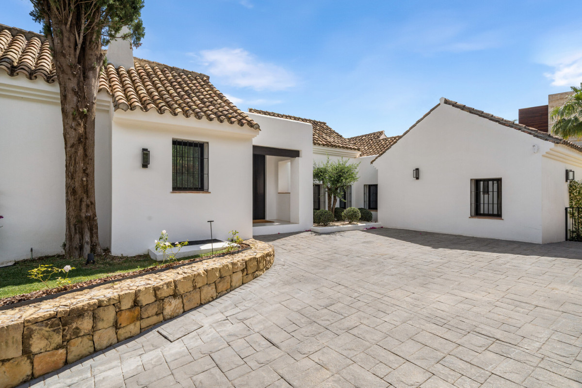 4 Bed Townhouse for sale in The Golden Mile Costa Del Sol, Málaga, Spain