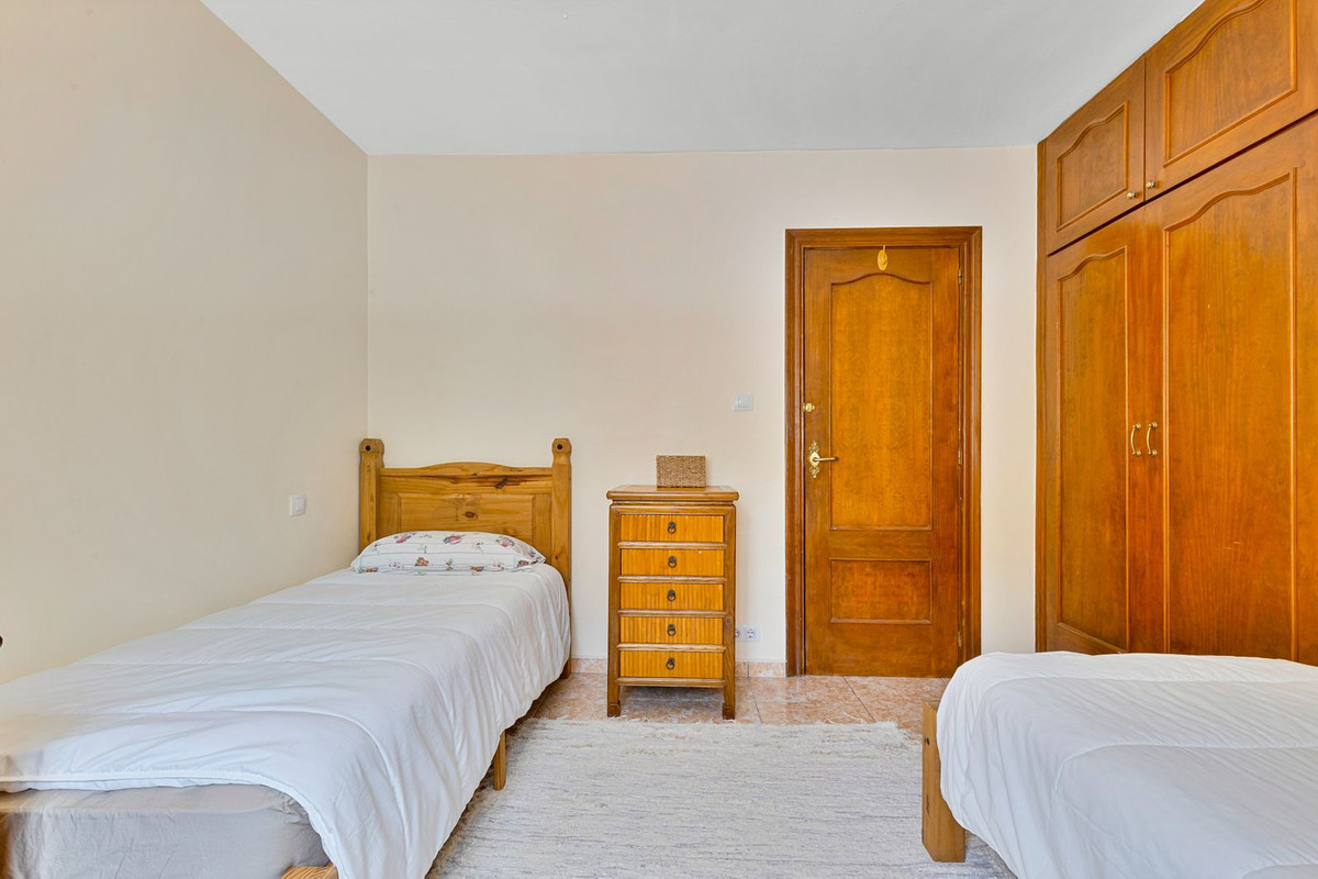 4 Bed Townhouse for sale in Tolox Costa Del Sol, Málaga, Spain