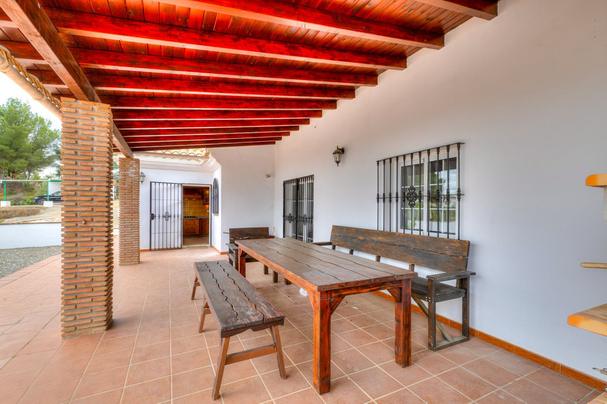 4 Bed Townhouse for sale in Tolox Costa Del Sol, Málaga, Spain