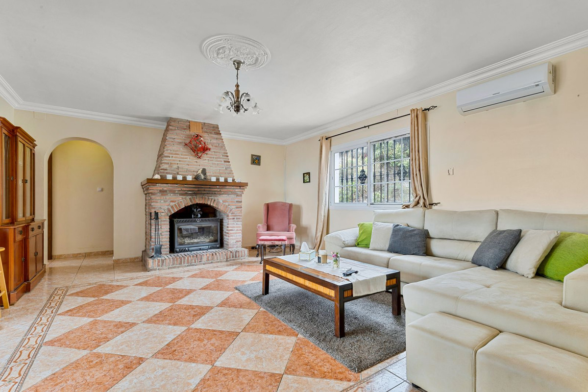 4 Bed Townhouse for sale in Tolox Costa Del Sol, Málaga, Spain