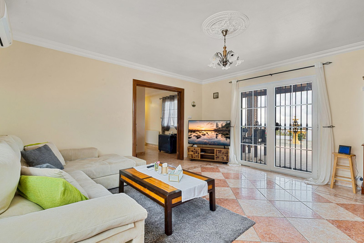 4 Bed Townhouse for sale in Tolox Costa Del Sol, Málaga, Spain