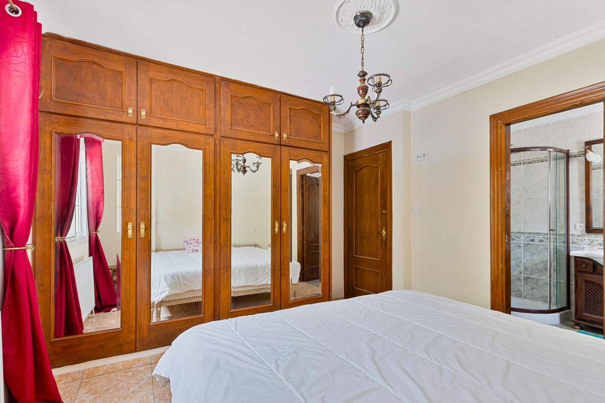 4 Bed Townhouse for sale in Tolox Costa Del Sol, Málaga, Spain
