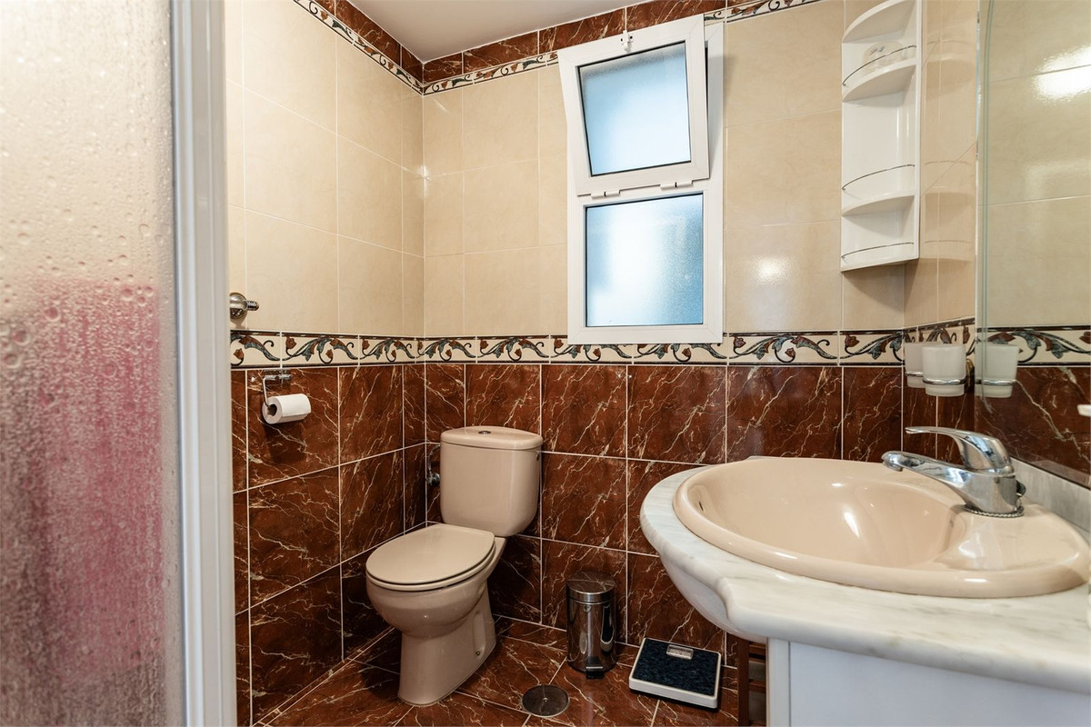 4 Bed Apartment for sale in Fuengirola Costa Del Sol, Málaga, Spain
