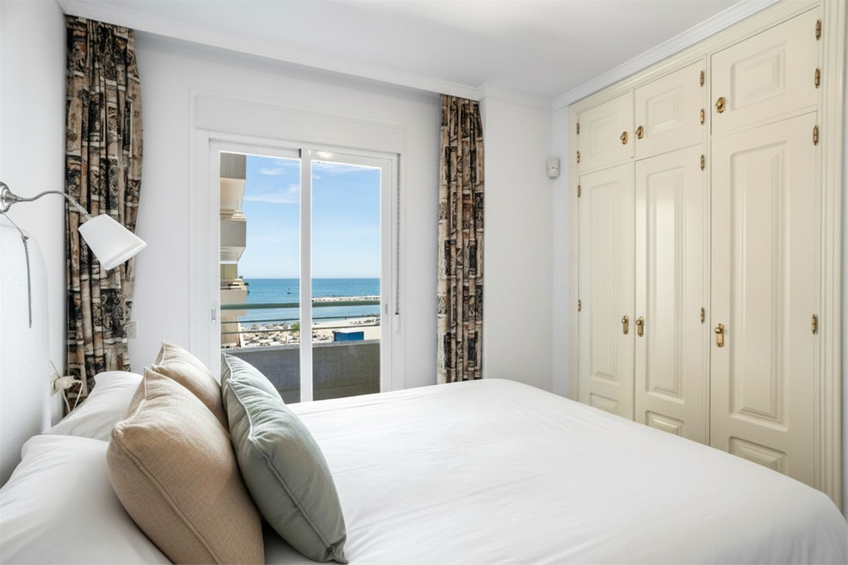 4 Bed Apartment for sale in Fuengirola Costa Del Sol, Málaga, Spain