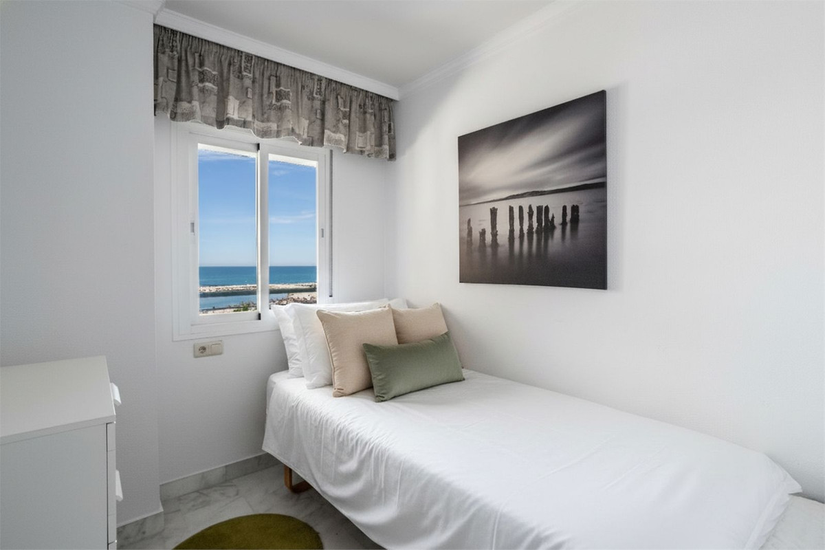 4 Bed Apartment for sale in Fuengirola Costa Del Sol, Málaga, Spain