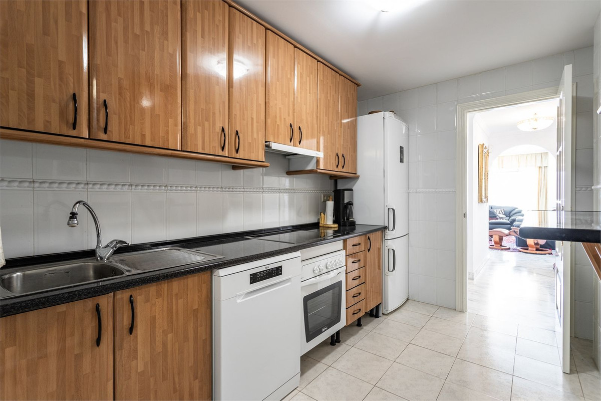 4 Bed Apartment for sale in Fuengirola Costa Del Sol, Málaga, Spain