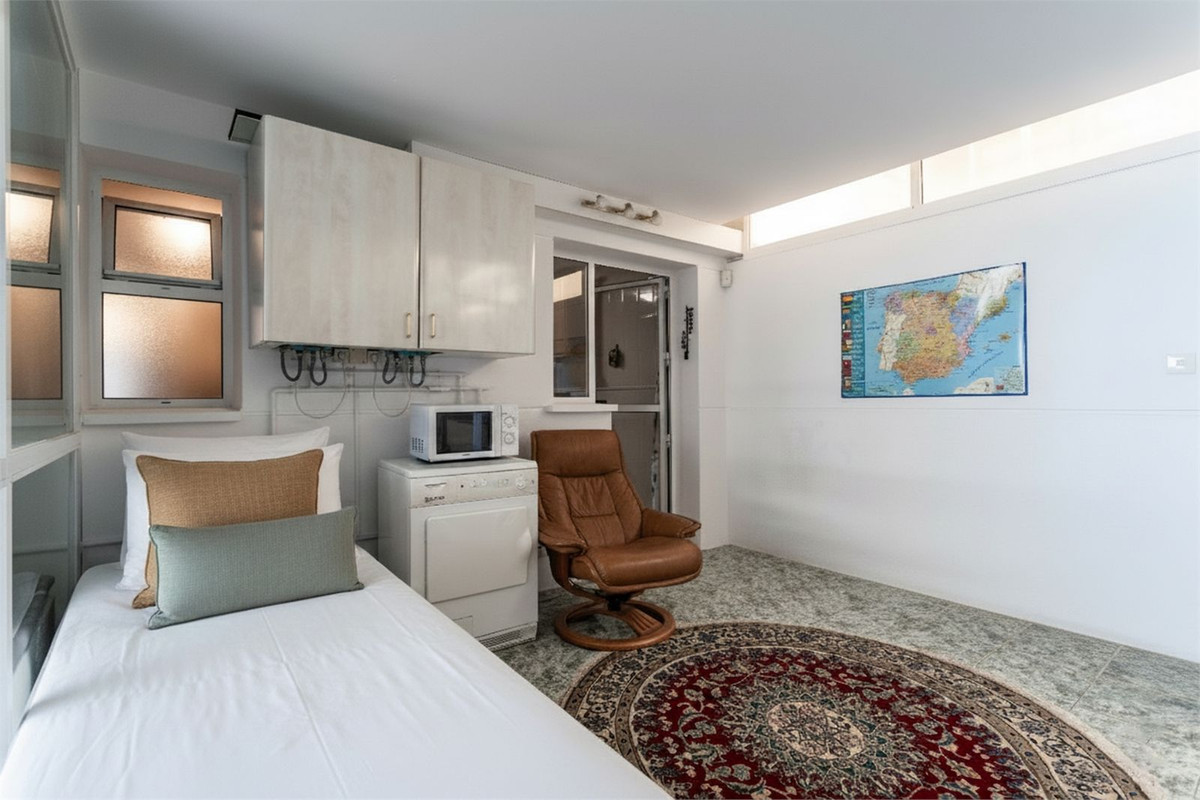 4 Bed Apartment for sale in Fuengirola Costa Del Sol, Málaga, Spain