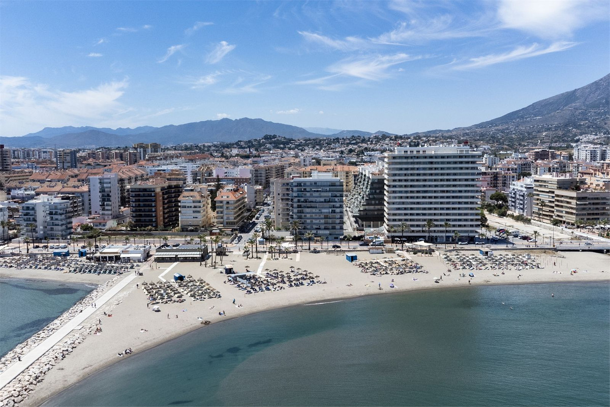 4 Bed Apartment for sale in Fuengirola Costa Del Sol, Málaga, Spain