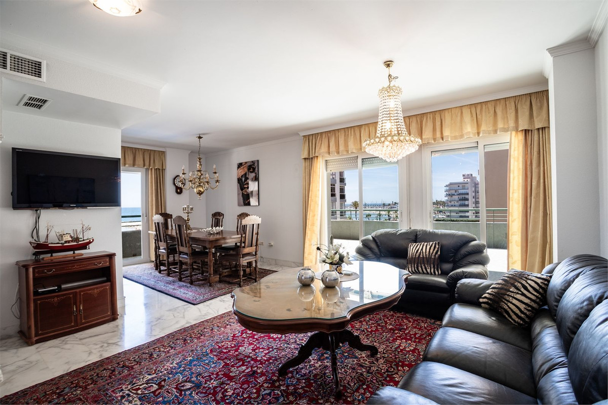 4 Bed Apartment for sale in Fuengirola Costa Del Sol, Málaga, Spain