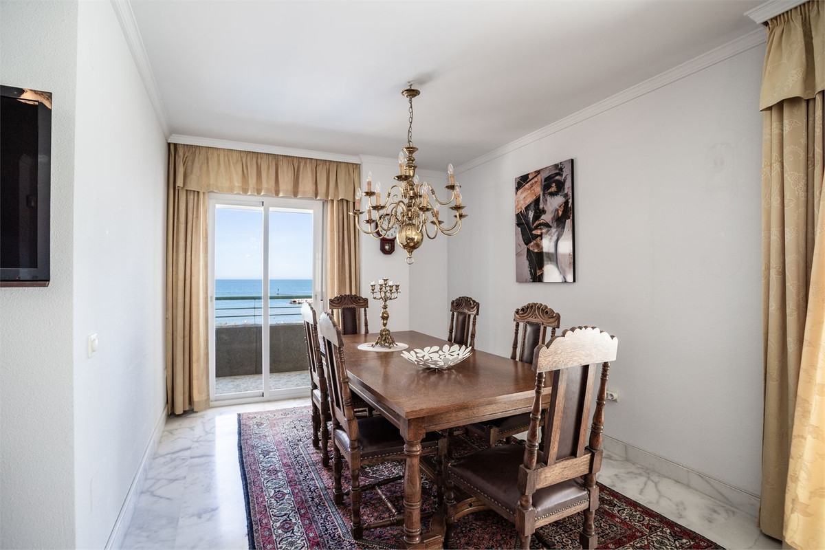 4 Bed Apartment for sale in Fuengirola Costa Del Sol, Málaga, Spain
